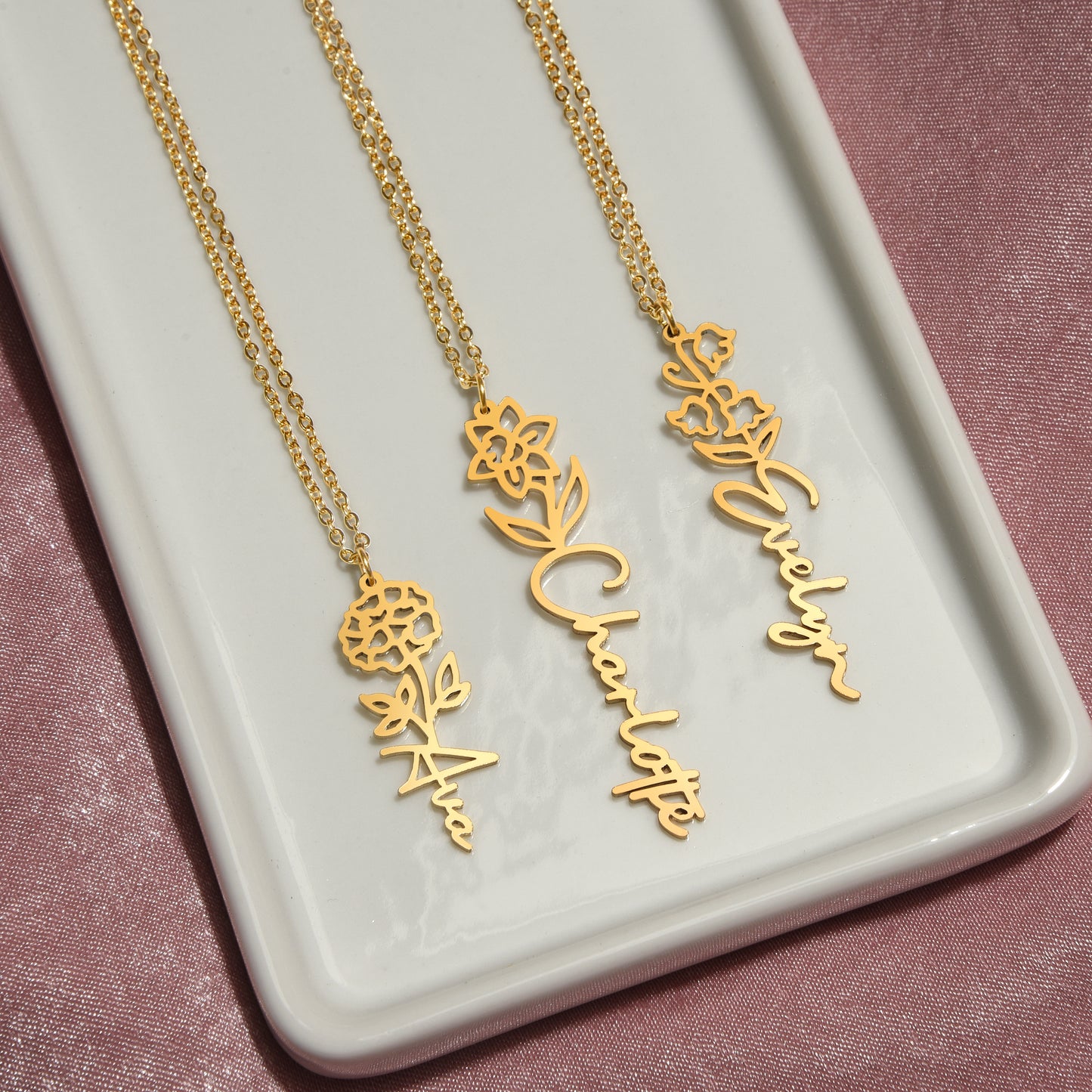 Personalized Vertical Name Necklace with Rose Design – Elegant Custom Jewelry Gift for Women